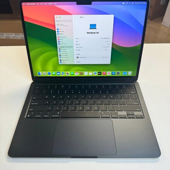 MacBook Air M2 2022 Model Midnight Color like new